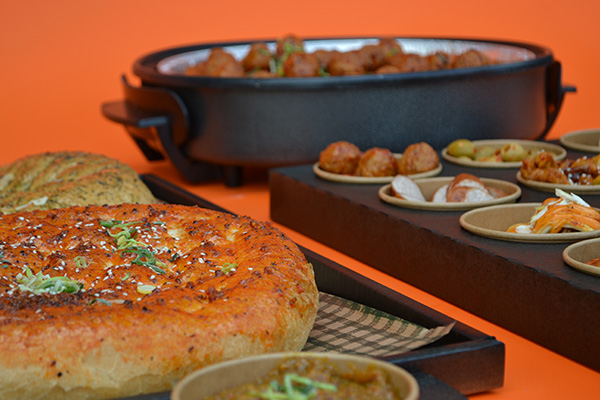 HAPJES BUFFET #4 - ECHT HEEL MOOI !! √ hapjes √ warme hapjes √ tomaten en knoflook brood √ incl warmhoud pannen √ presenteer bladen - Afbeelding 3