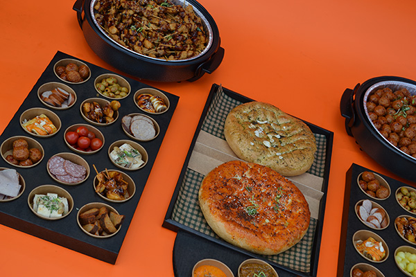 HAPJES BUFFET #4 - ECHT HEEL MOOI !! √ hapjes √ warme hapjes √ tomaten en knoflook brood √ incl warmhoud pannen √ presenteer bladen - Afbeelding 5