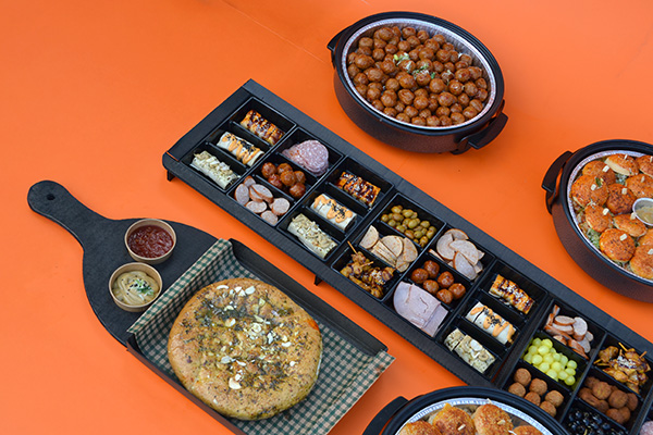 Hapjes buffet   #6 -  √incl 4 warme hapjespannen,√ veel burgers en √hapjes √ incl plateau's - Afbeelding 3