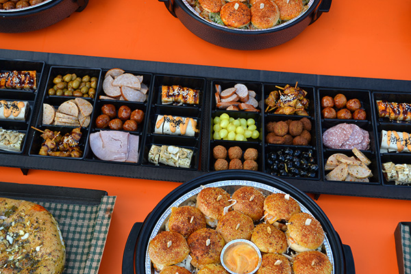 Hapjes buffet   #6 -  √incl 4 warme hapjespannen,√ veel burgers en √hapjes √ incl plateau's - Afbeelding 5