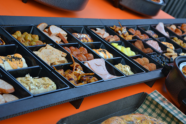 Hapjes buffet   #6 -  √incl 4 warme hapjespannen,√ veel burgers en √hapjes √ incl plateau's - Afbeelding 9
