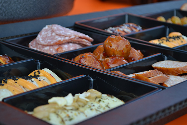 Hapjes buffet   #6 -  √incl 4 warme hapjespannen,√ veel burgers en √hapjes √ incl plateau's - Afbeelding 11