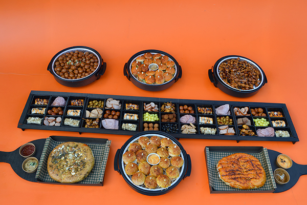 Hapjes buffet   #6 -  √incl 4 warme hapjespannen,√ veel burgers en √hapjes √ incl plateau's
